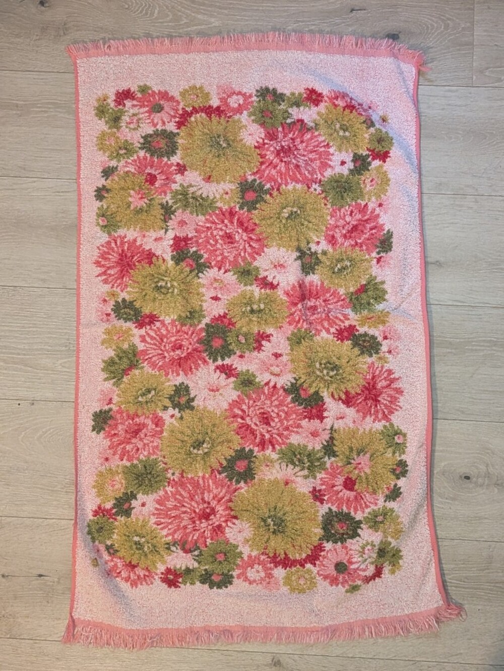 Vintage Towel Set - Picture 2 of 9